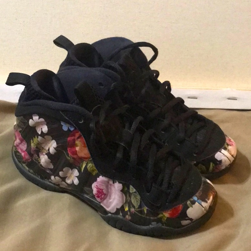 Nike air foamposite girls shoes